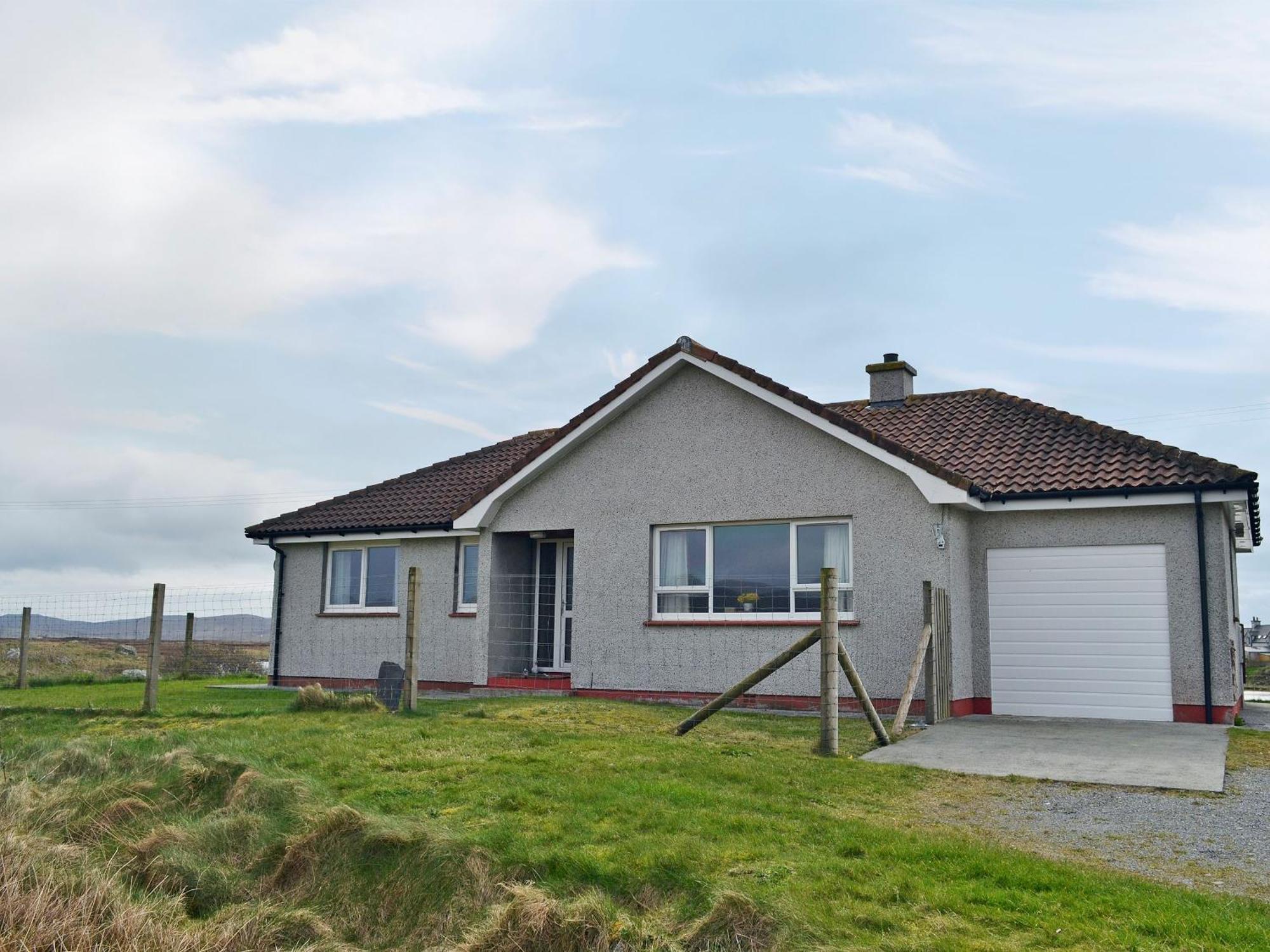 Bute Cottage Daliburgh  外观 照片